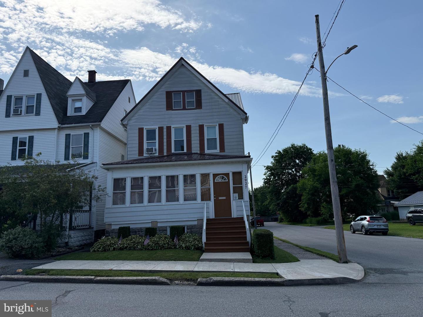 2927 Pine Ave Property Photo 1