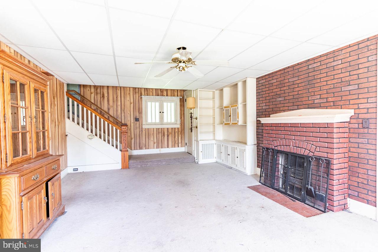 706 5th St E Property Photo 2