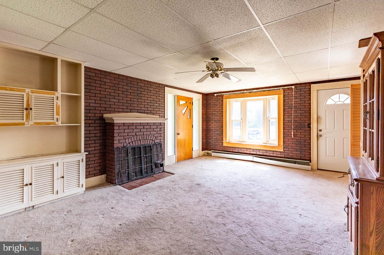 706 5th St E Property Photo 3