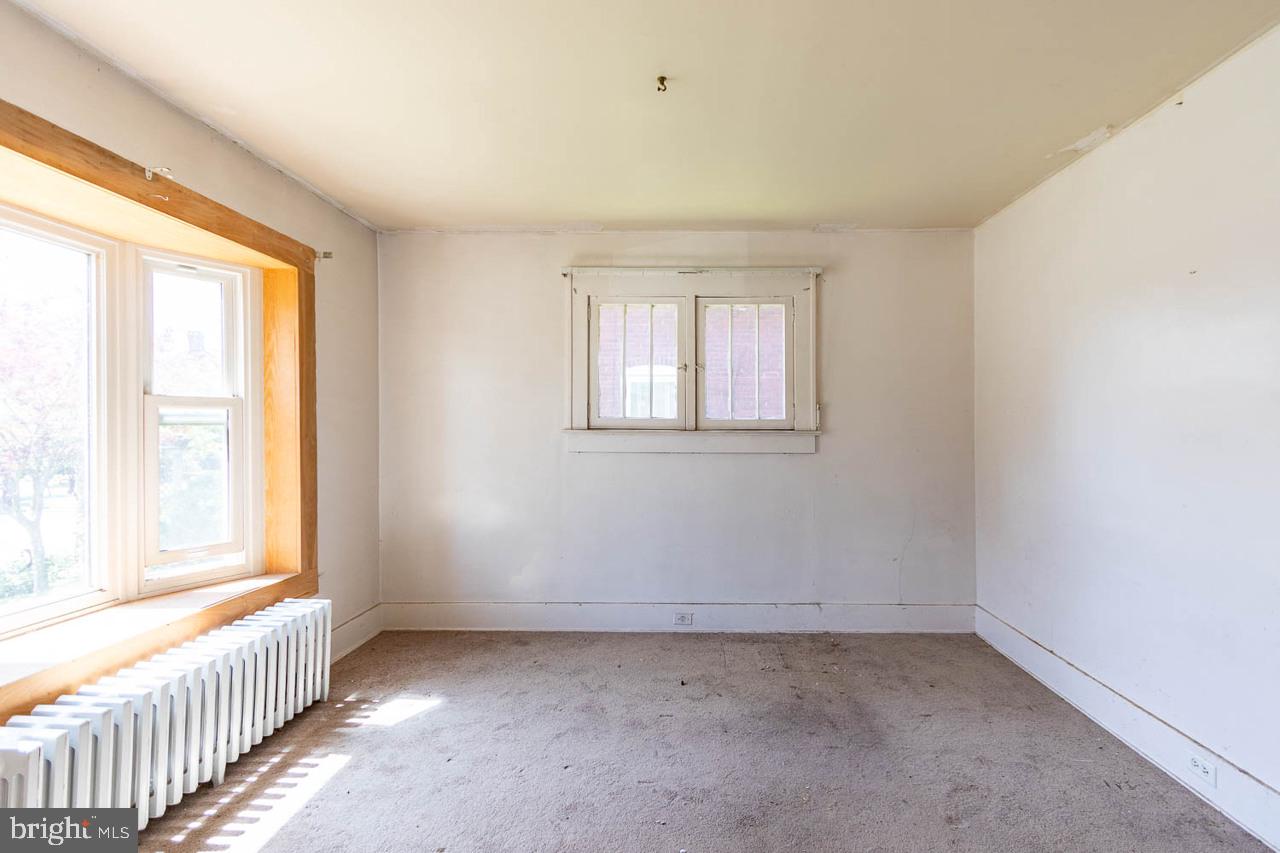 706 5th St E Property Photo 4