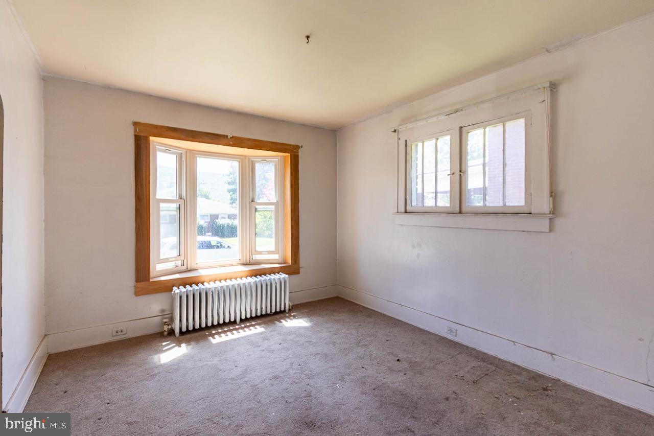 706 5th St E Property Photo 6