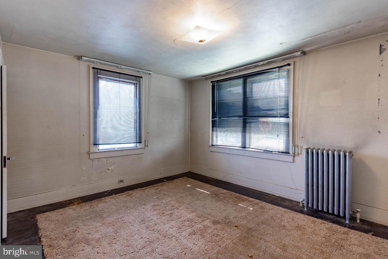 706 5th St E Property Photo 9