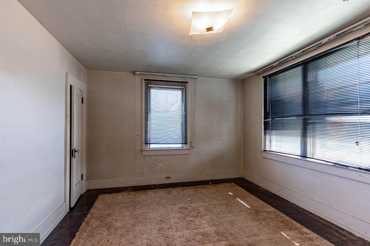 706 5th St E Property Photo 10