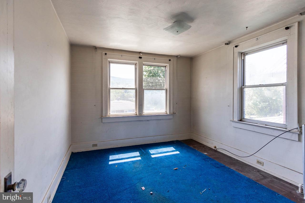706 5th St E Property Photo 14
