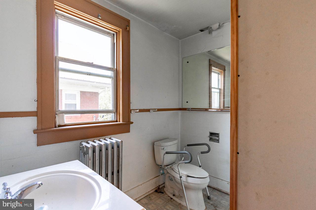 706 5th St E Property Photo 16