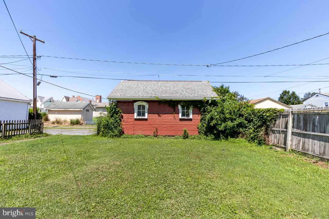 706 5th St E Property Photo 26