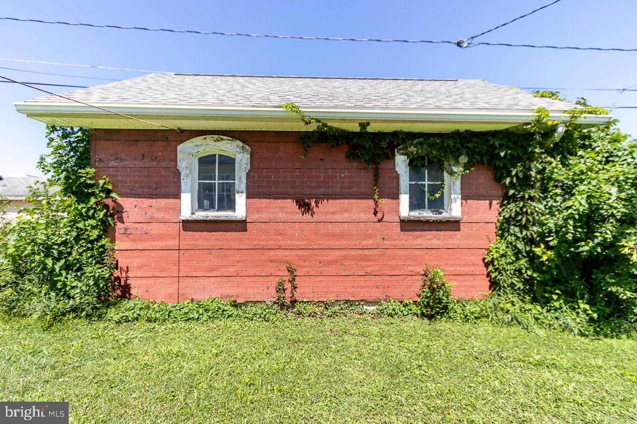 706 5th St E Property Photo 27