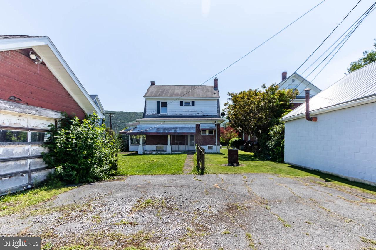 706 5th St E Property Photo 29