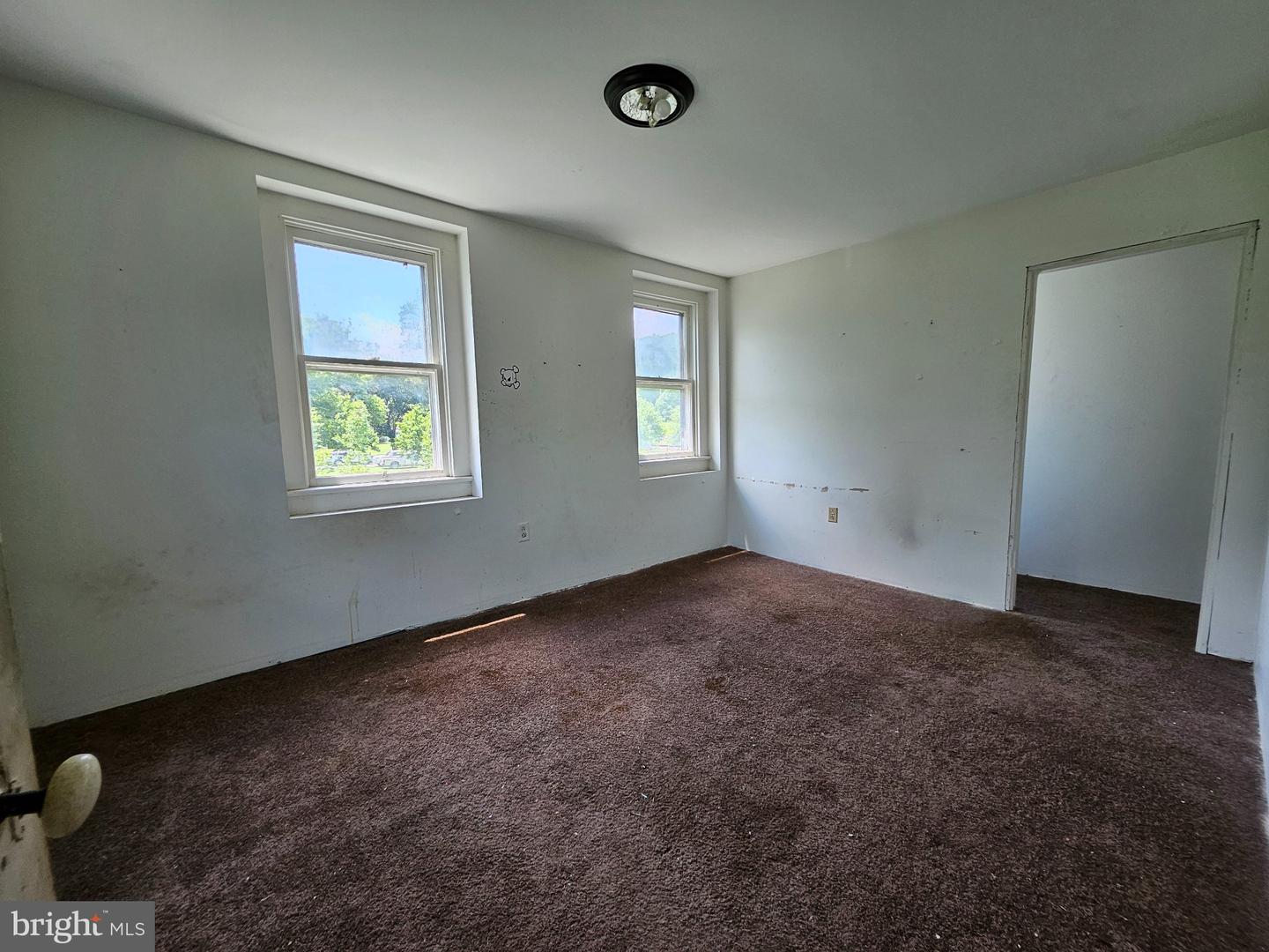 2057 Everett Rd Property Photo 8