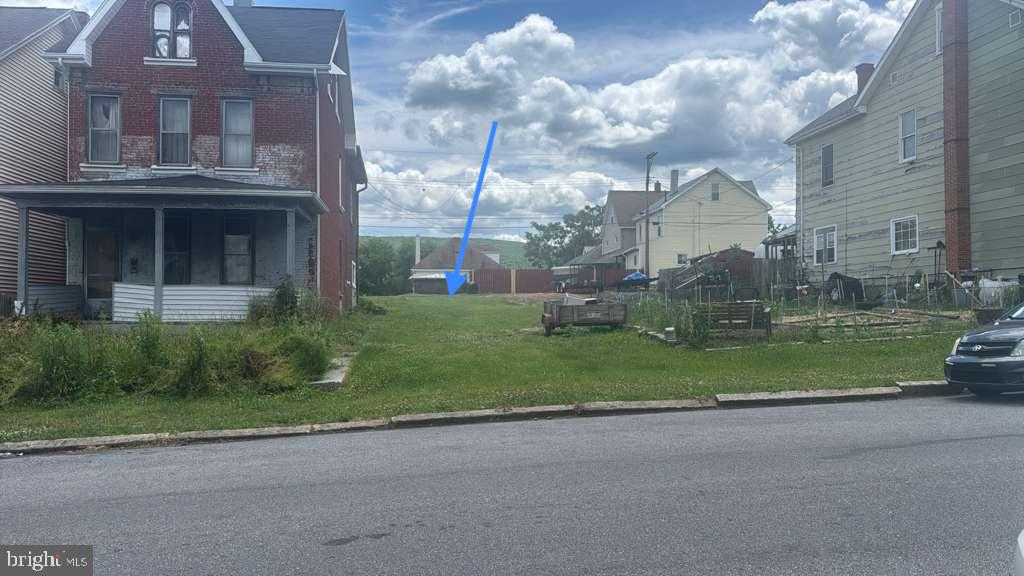 911 1st Ave Property Photo 1