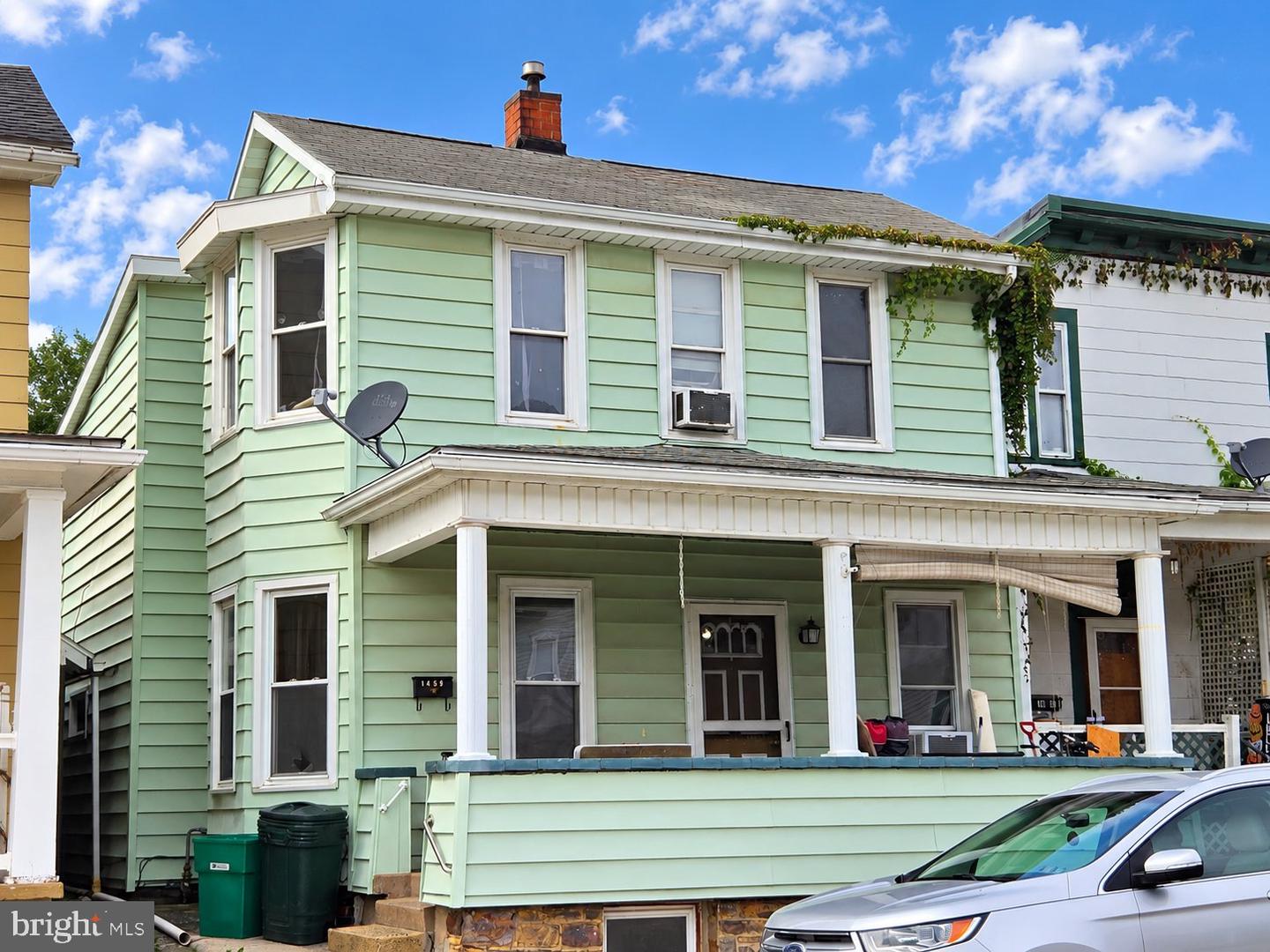 1459 LOGAN AVE Property Photo 1