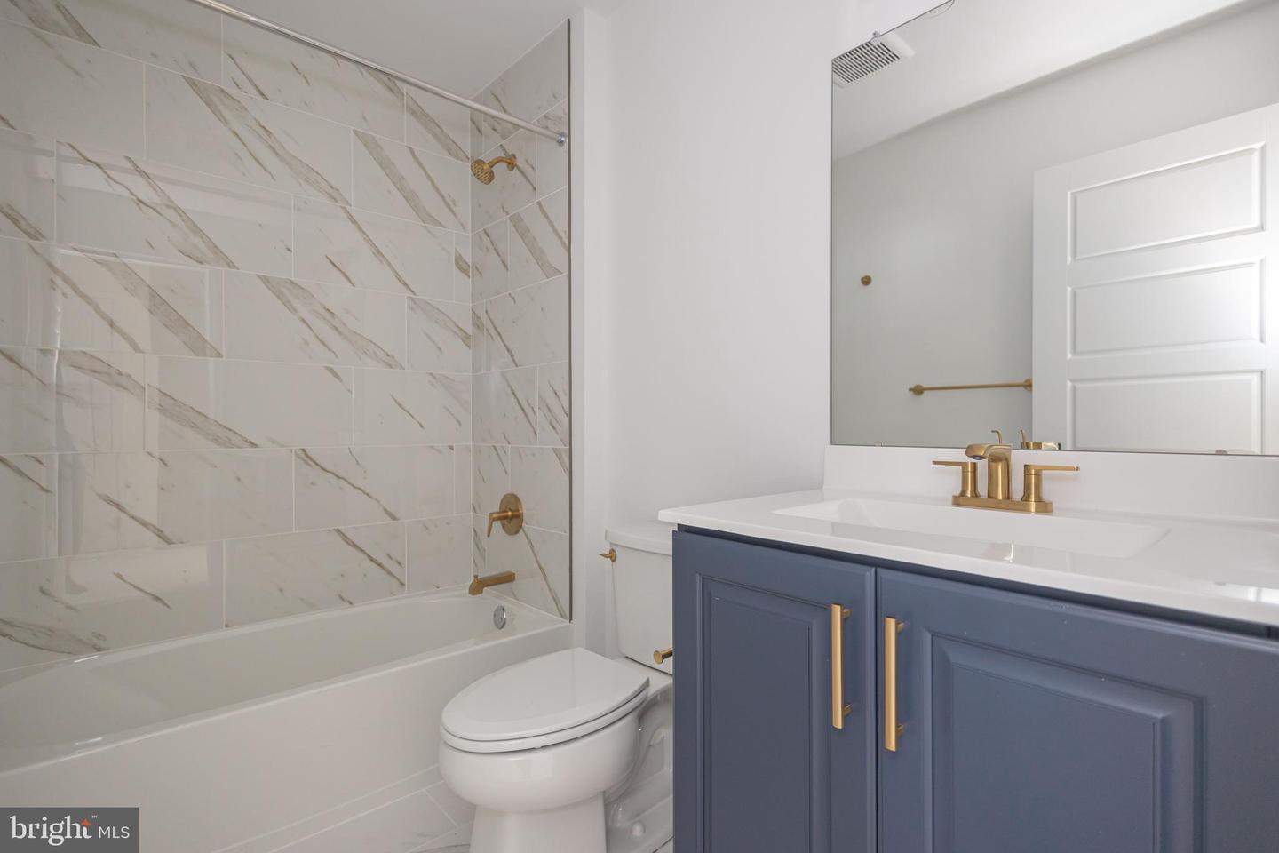 20 Warren Dr #10 Property Photo 12