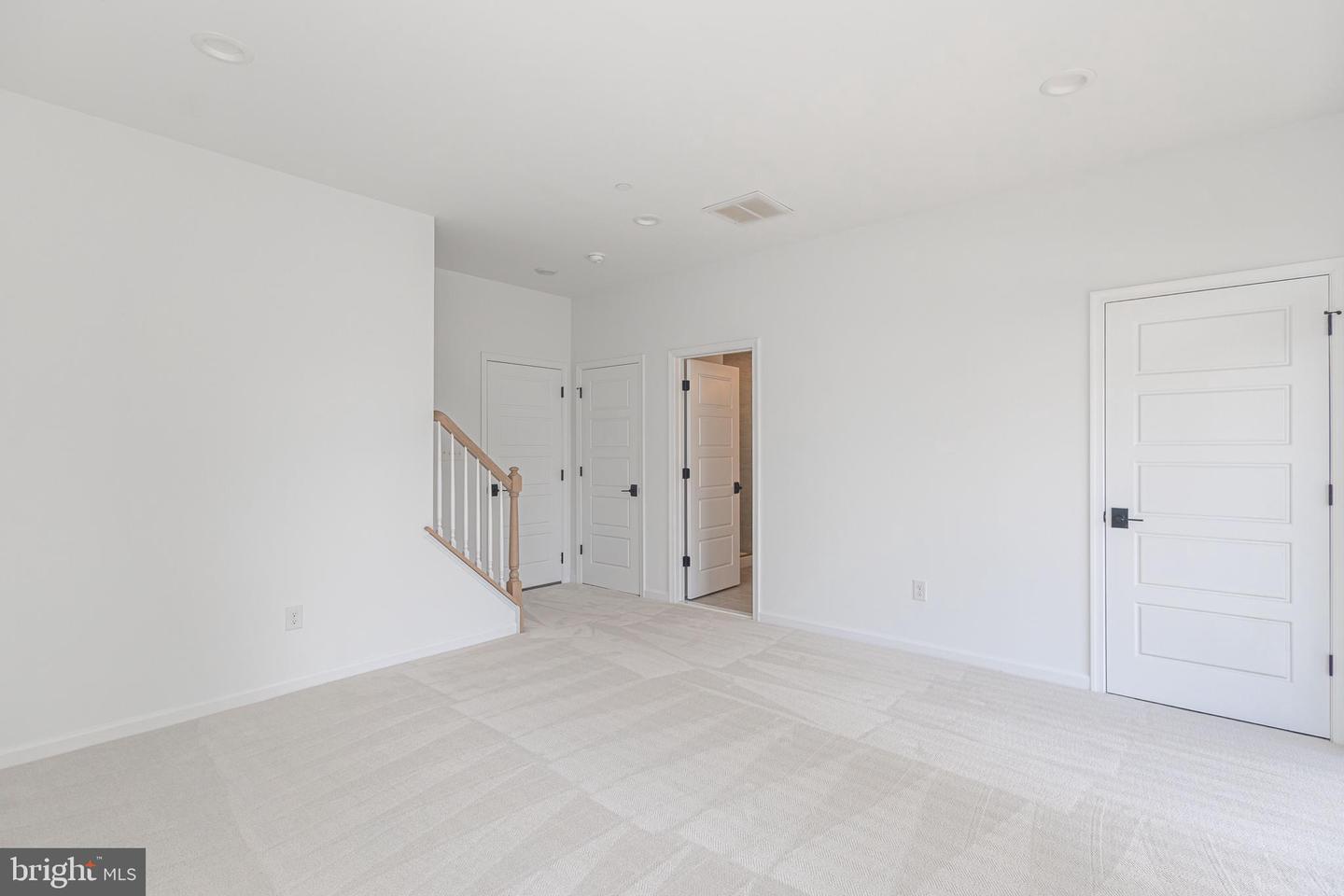 20 Warren Dr #10 Property Photo 14