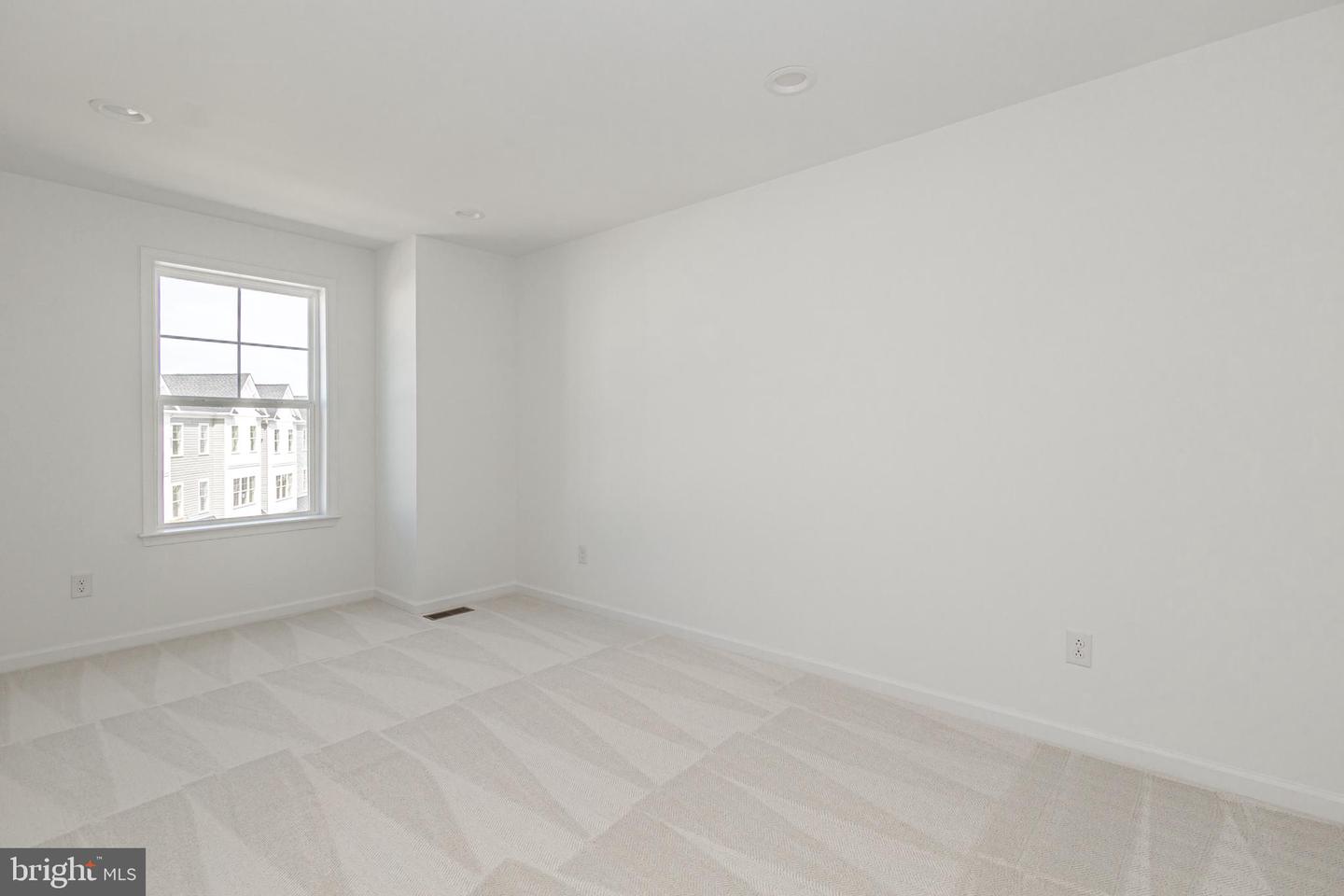 20 Warren Dr #10 Property Photo 24