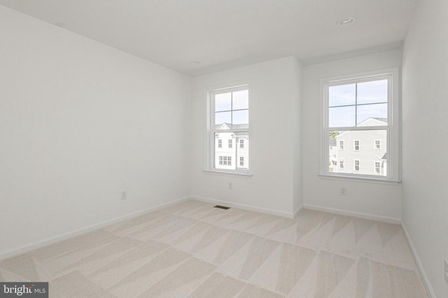 20 Warren Dr #10 Property Photo 26