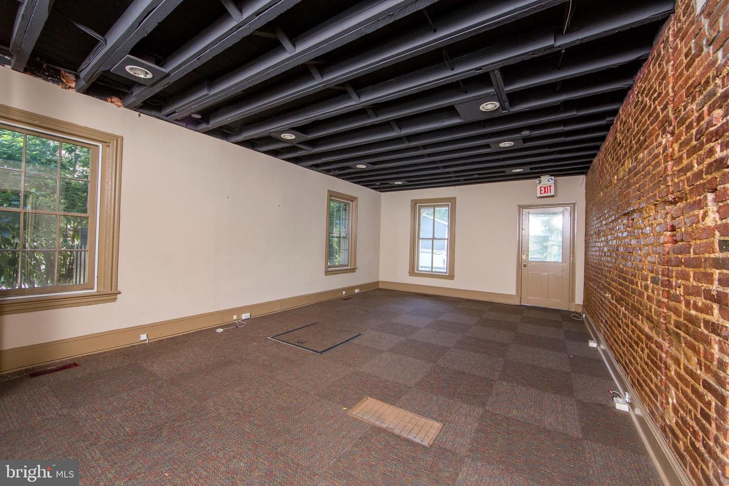 140 S Main St Property Photo 4