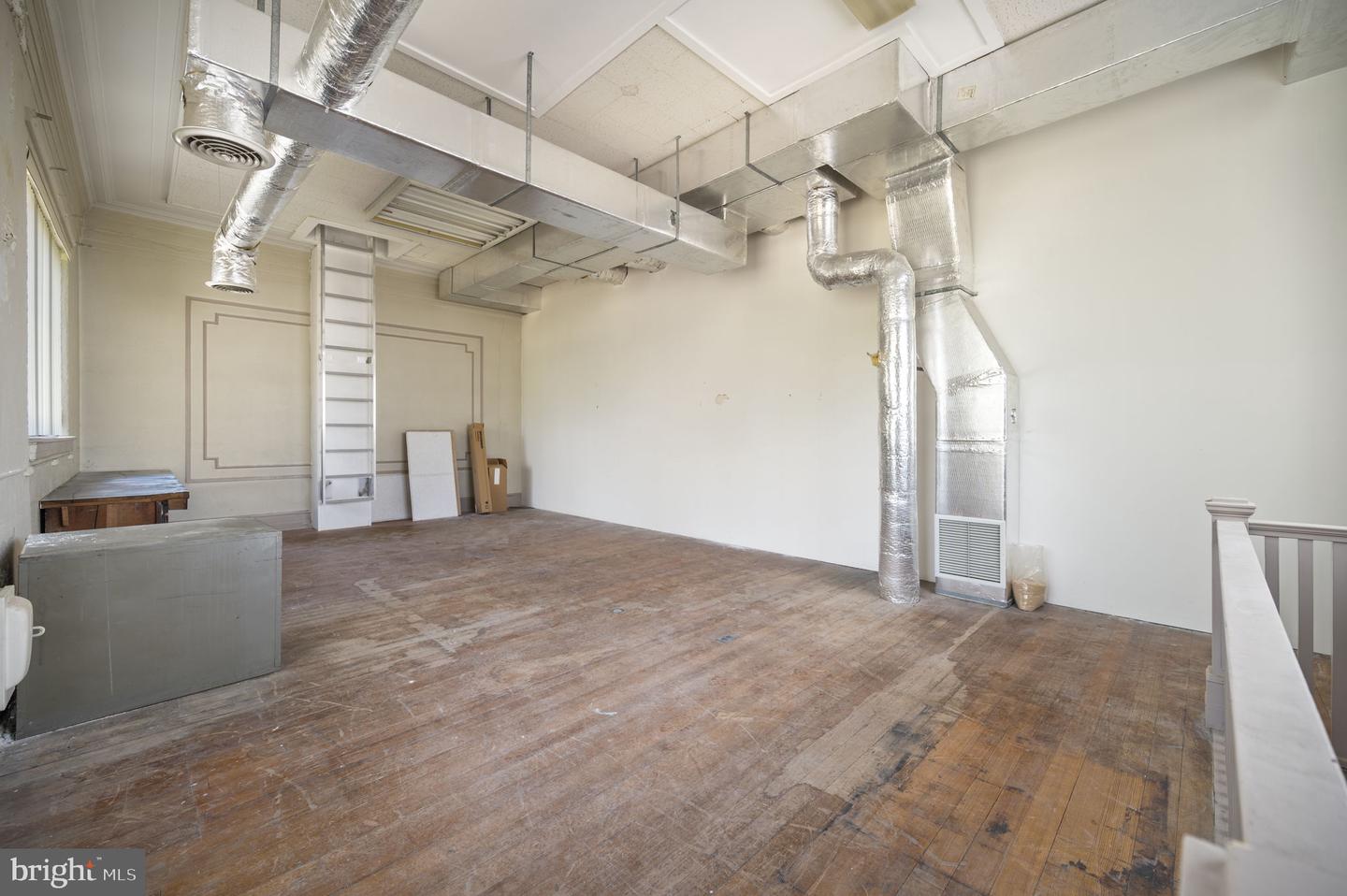 209 N Main St Property Photo 8