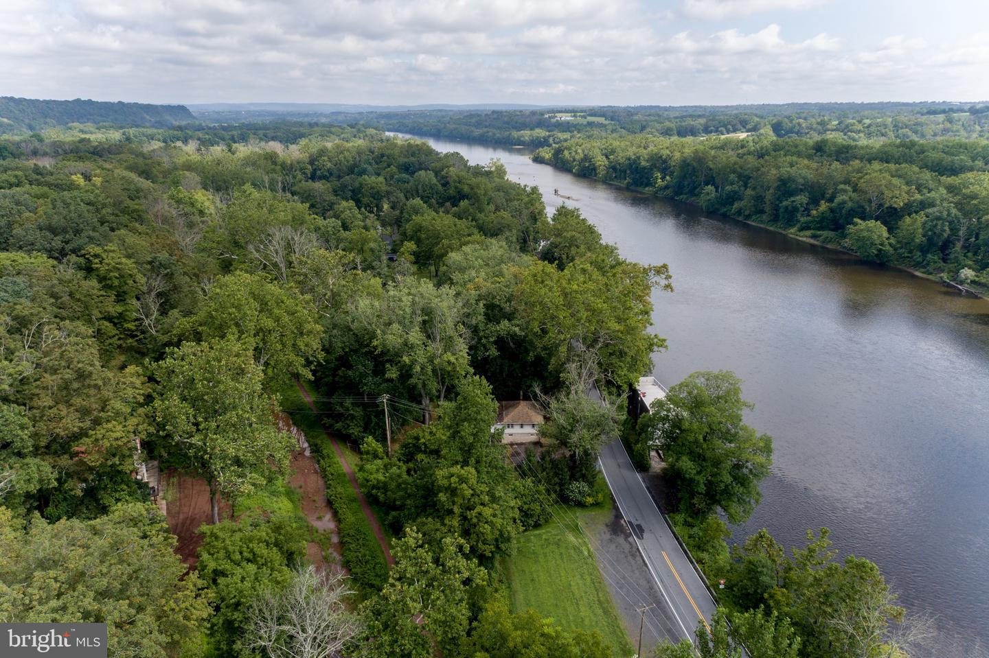 773 River Rd Property Photo 3