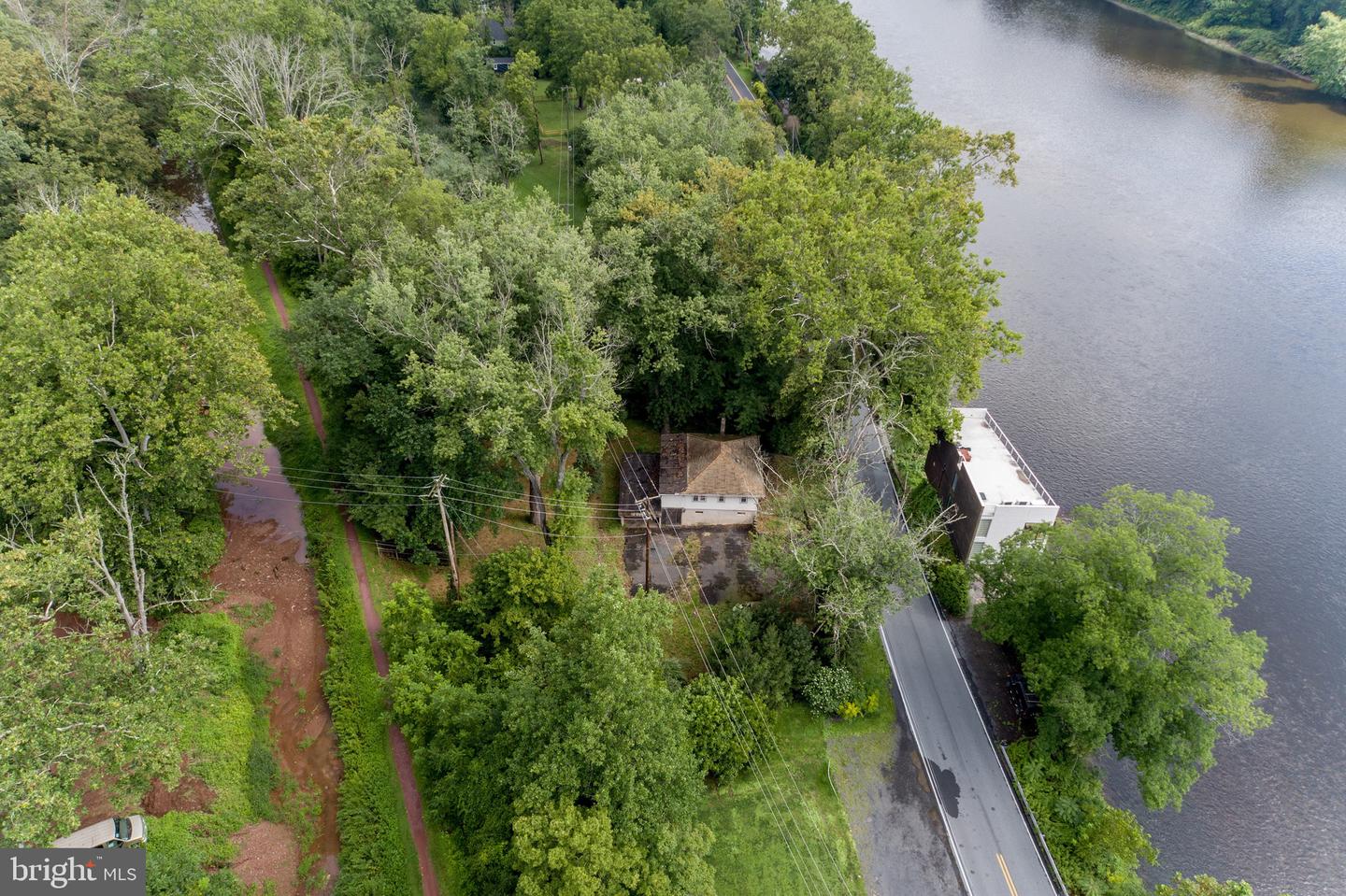 773 River Rd Property Photo 7