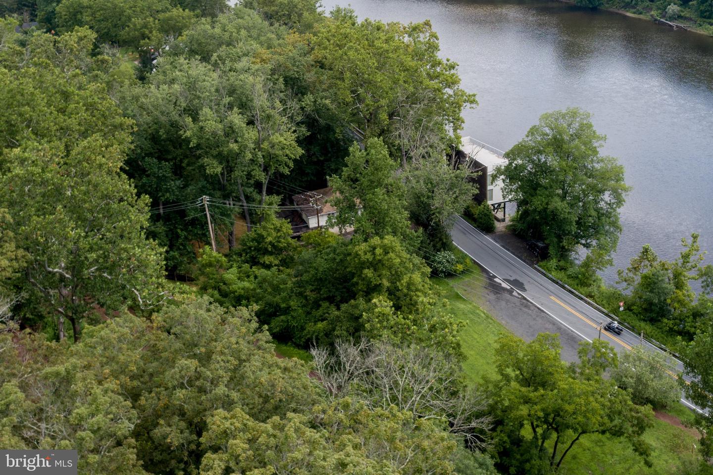 773 River Rd Property Photo 11