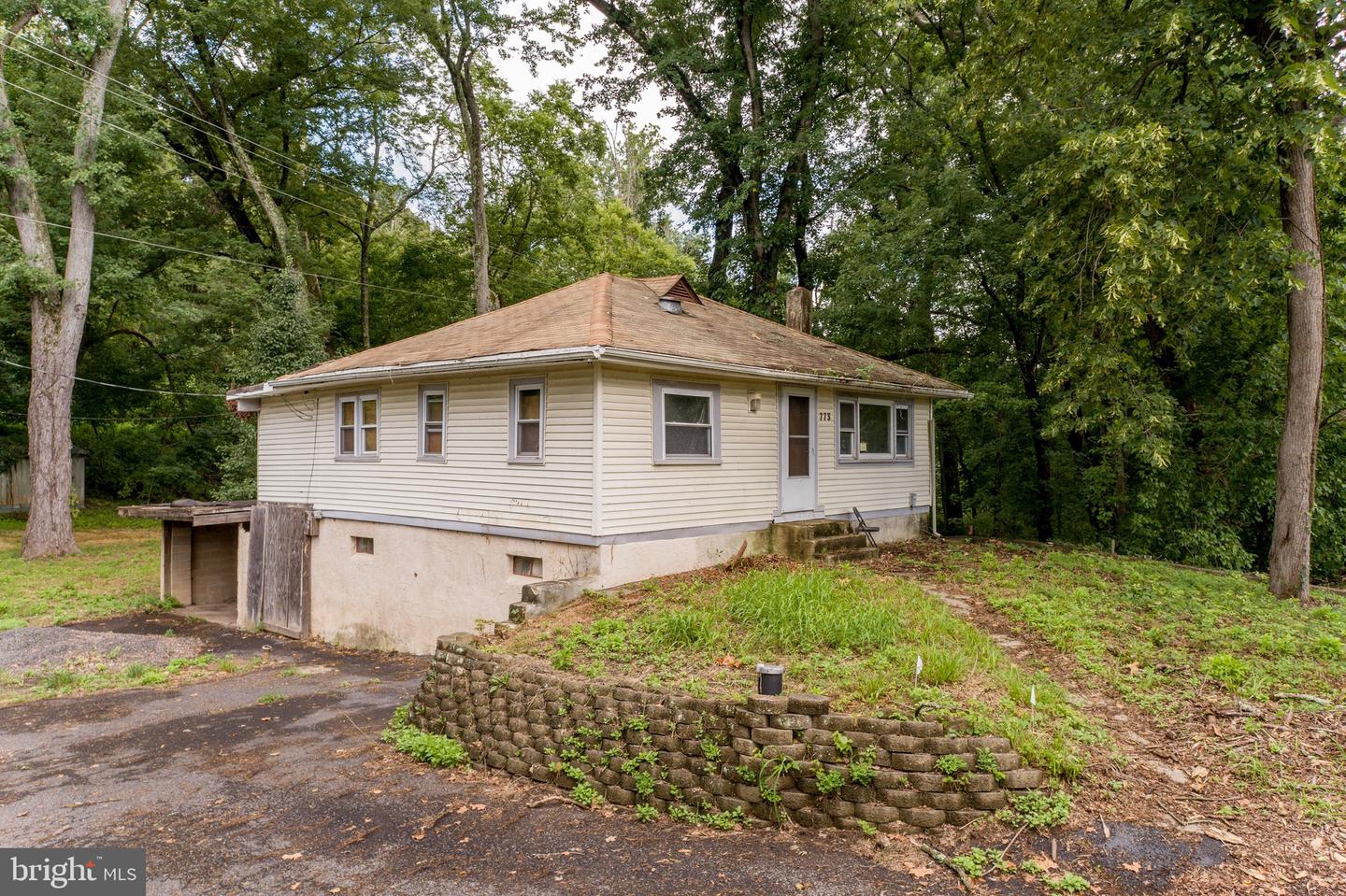 773 River Rd Property Photo 14