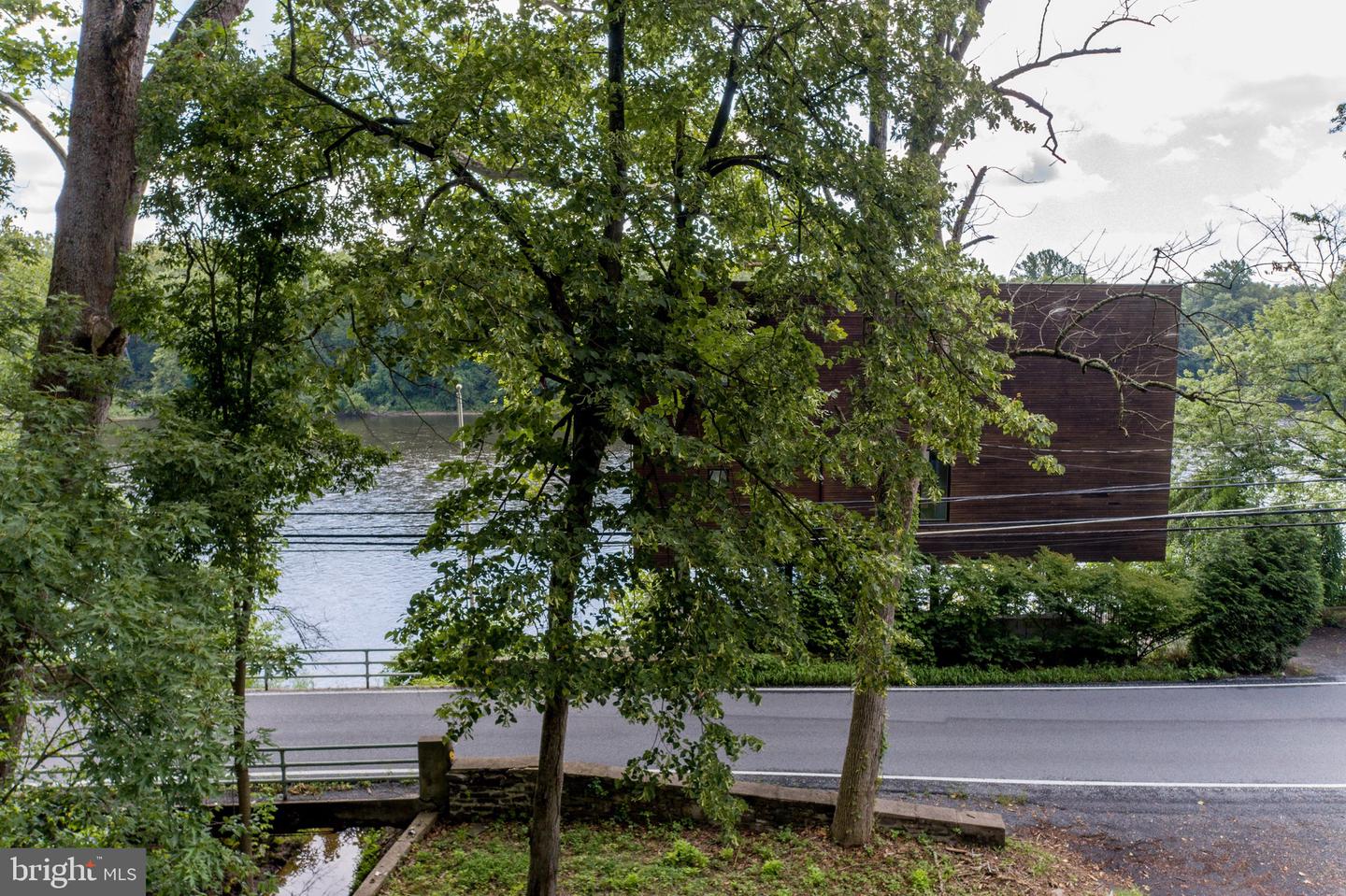 773 River Rd Property Photo 16