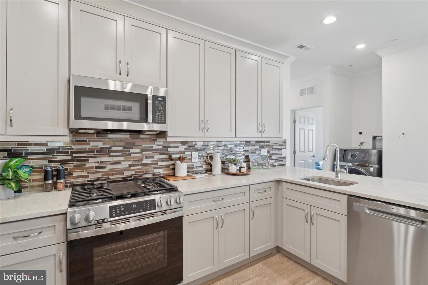 16352 River View Ct Property Photo 5