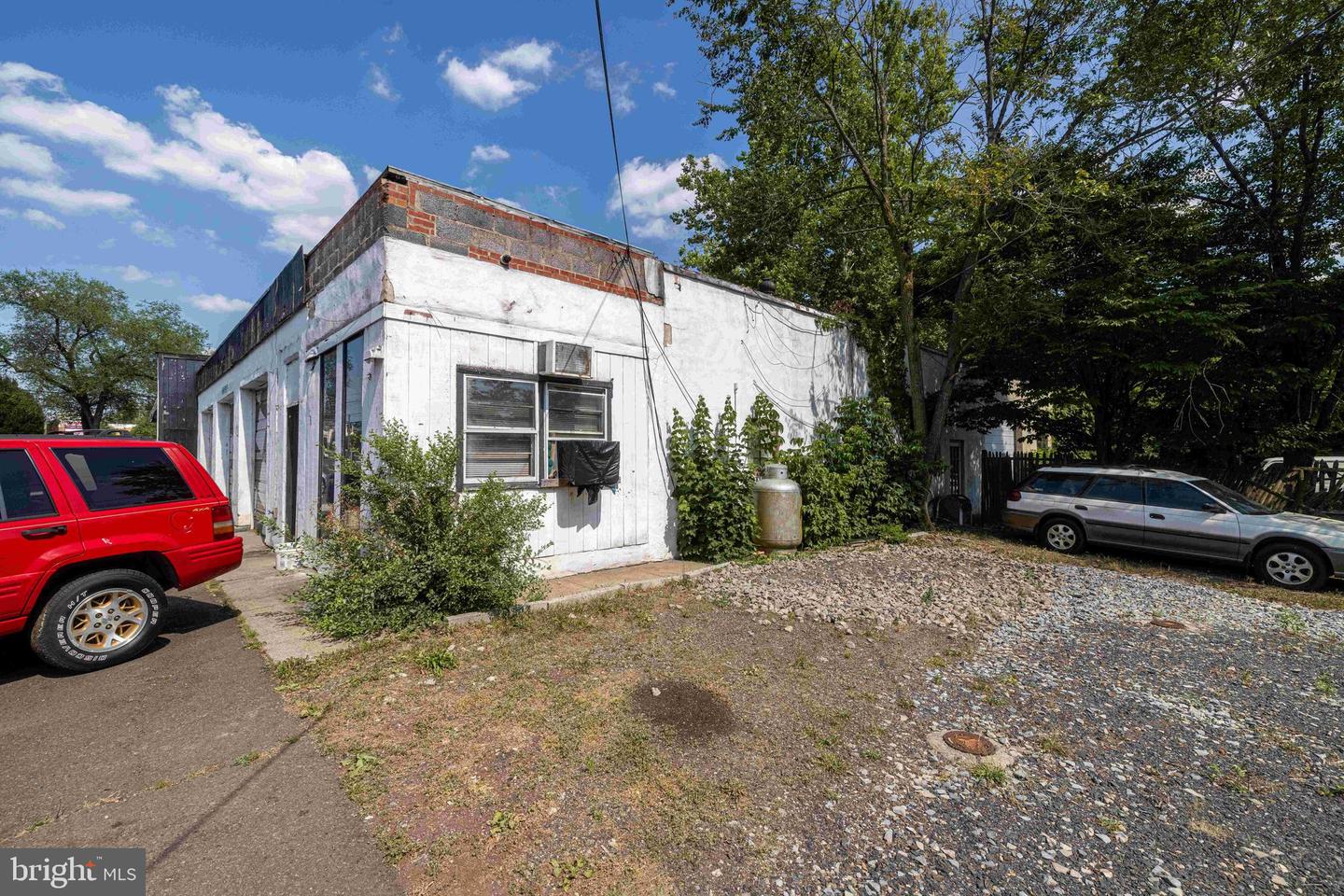6528 Lower York Rd Property Photo 4