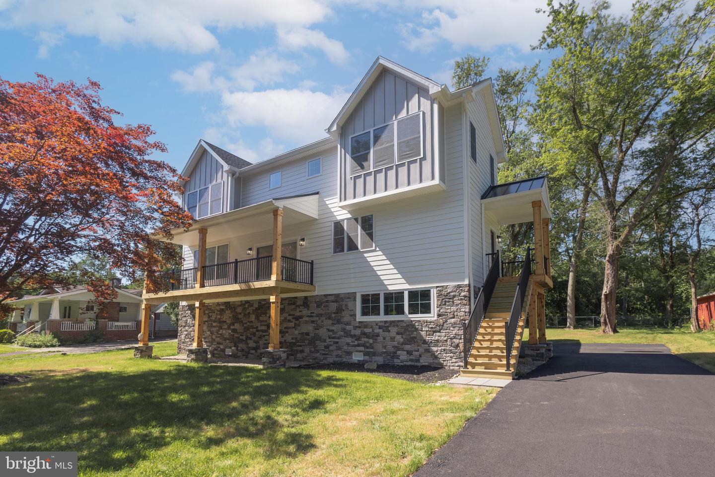 1764 River Rd Property Photo