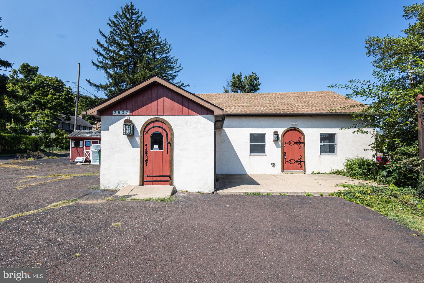2537 Bogarts Tavern Rd Property Photo 1