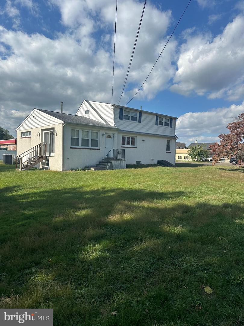 296 Evergreen Ave Property Photo 5