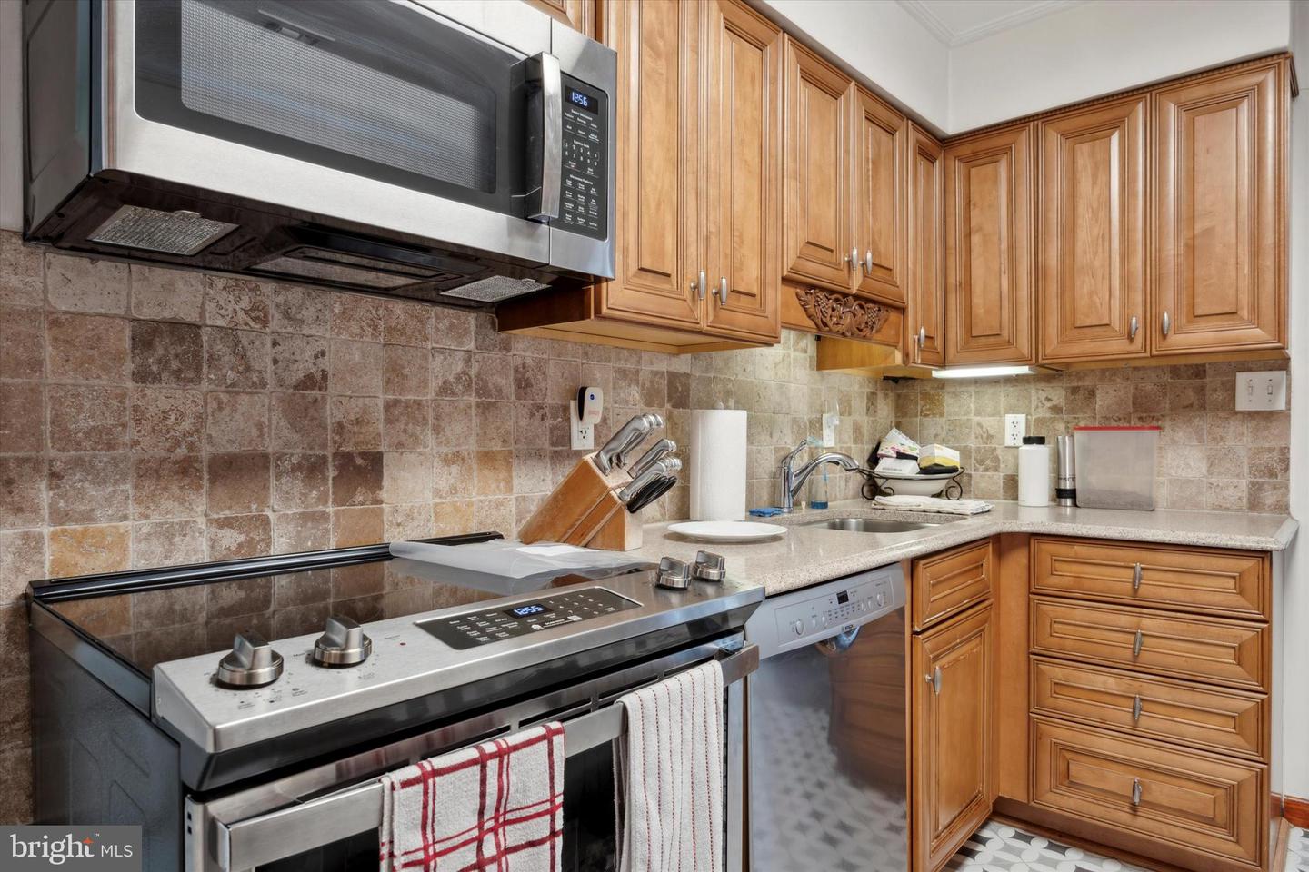 3948 Windsor Dr Property Photo 4