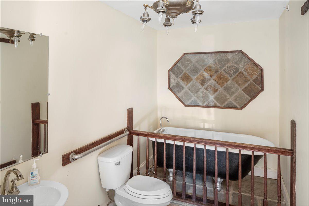 159 N Sycamore St Property Photo 22