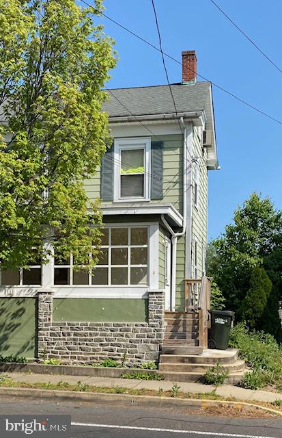 111 E Maple Ave Property Photo 1