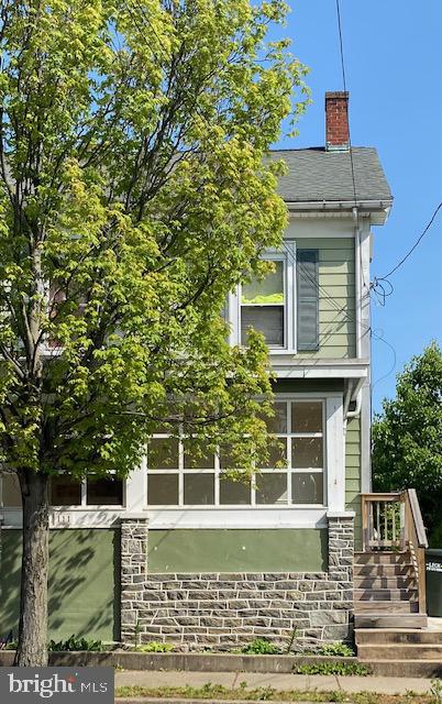 111 E Maple Ave Property Photo 2