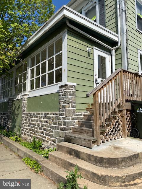 111 E Maple Ave Property Photo 3