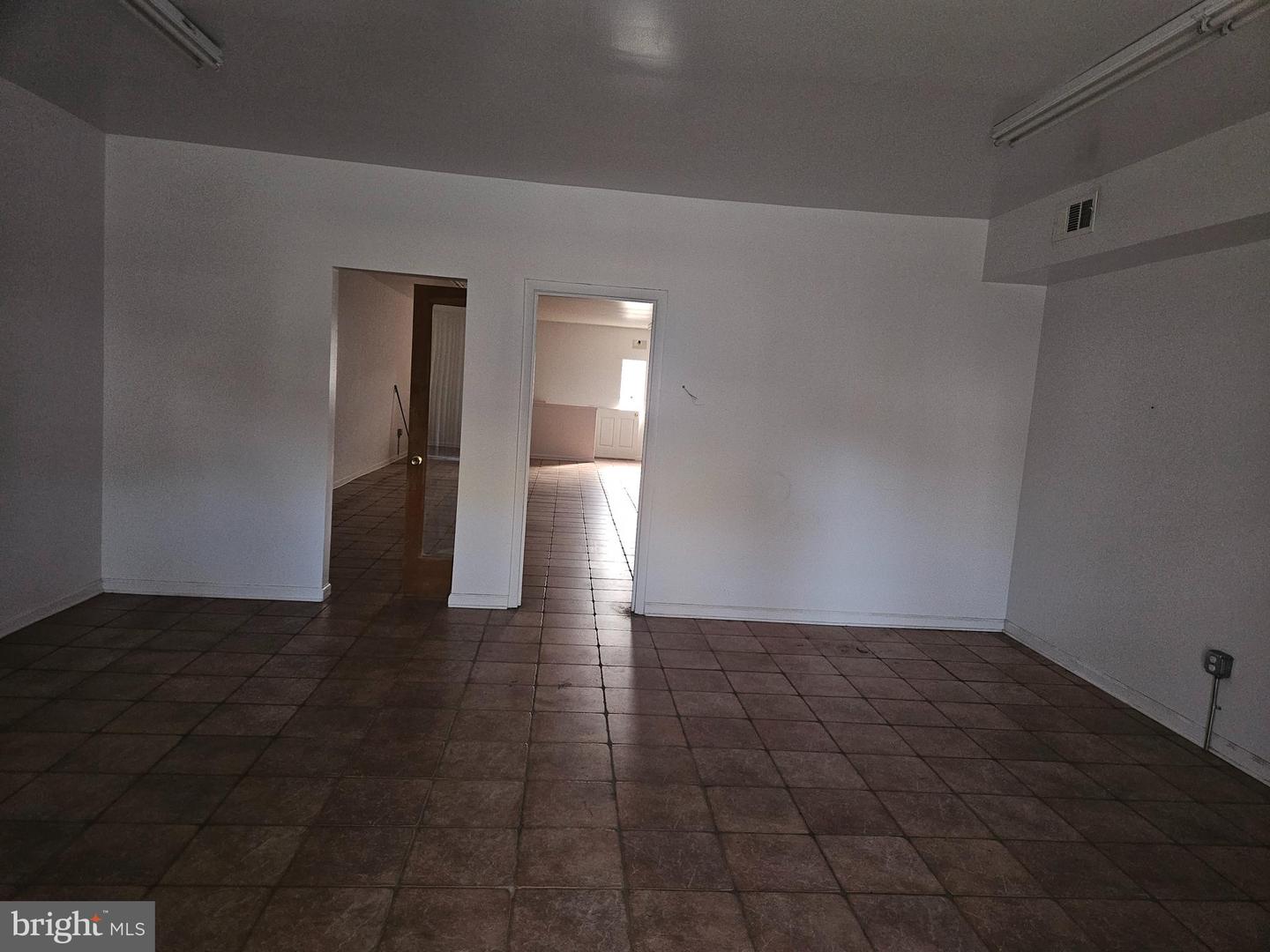 4009 Brownsville Rd Property Photo 3