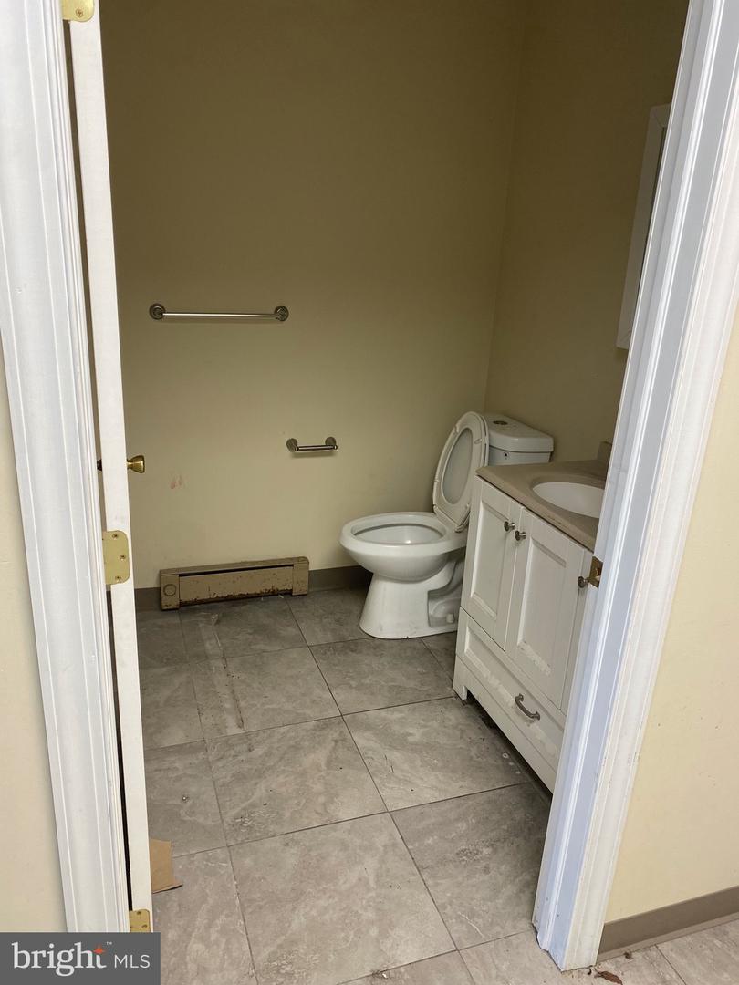 1927 Stout Dr #3 Property Photo 8