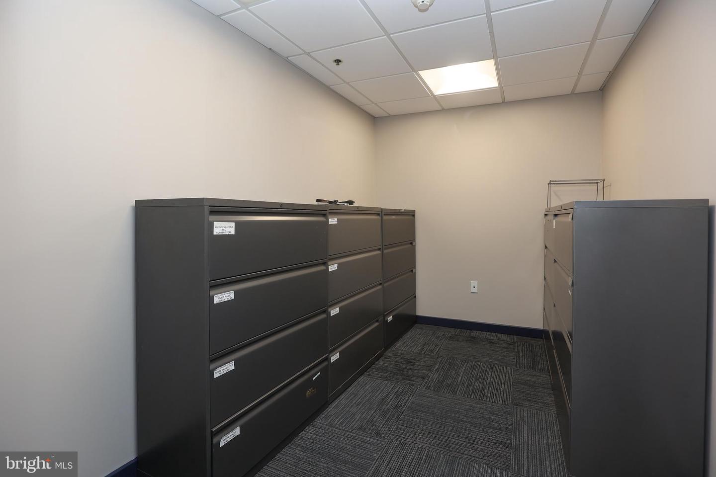 200 Highpoint Dr #213 Property Photo 19