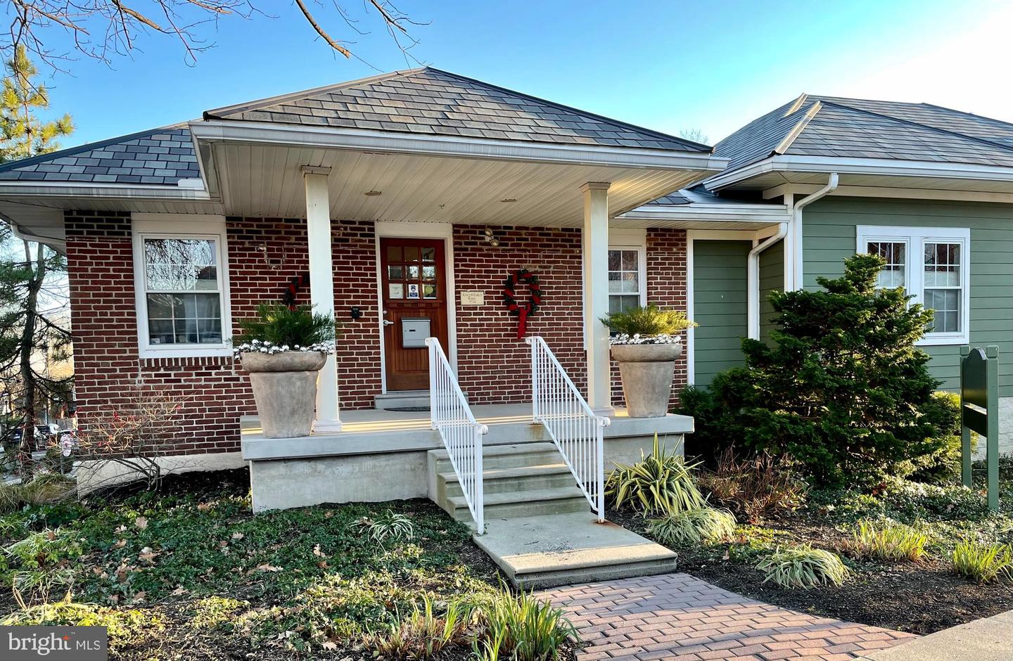 West Oakland Avenue Property Photo