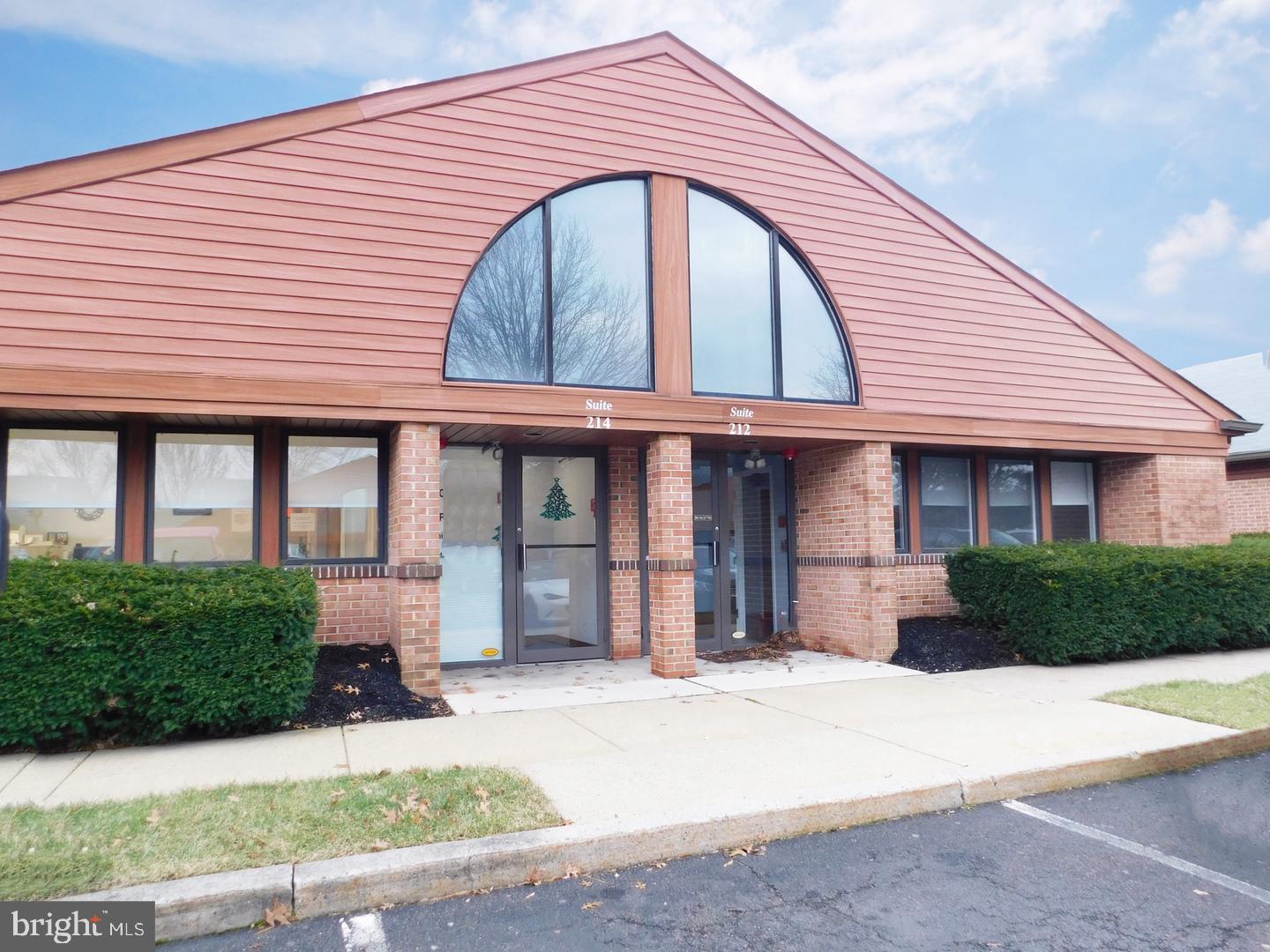 402 Middletown Blvd #212 Property Photo