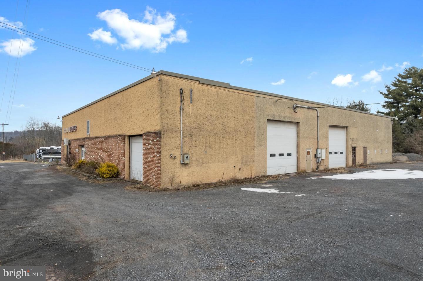 400 Branch Rd Property Photo 2