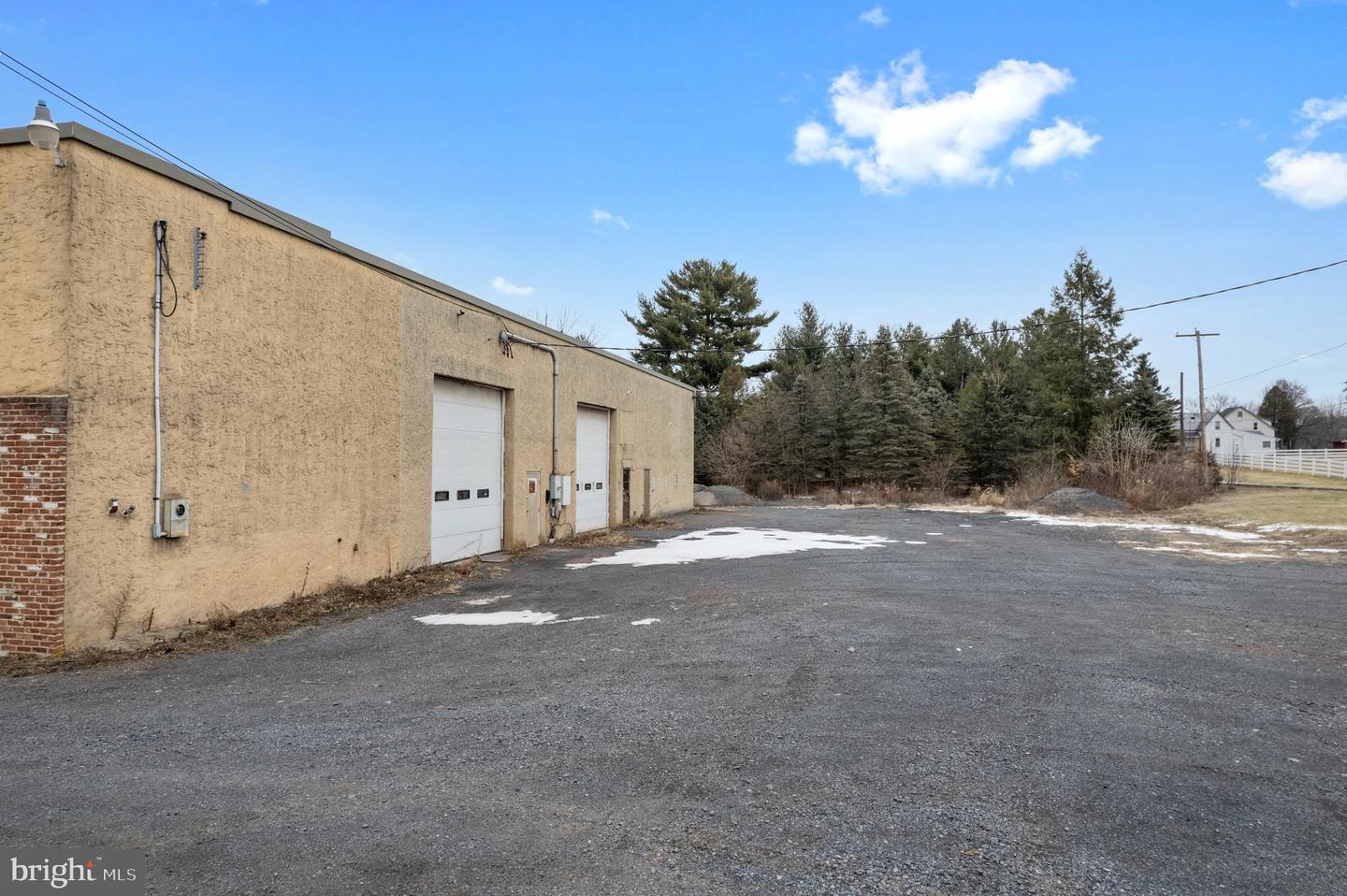 400 Branch Rd Property Photo 3