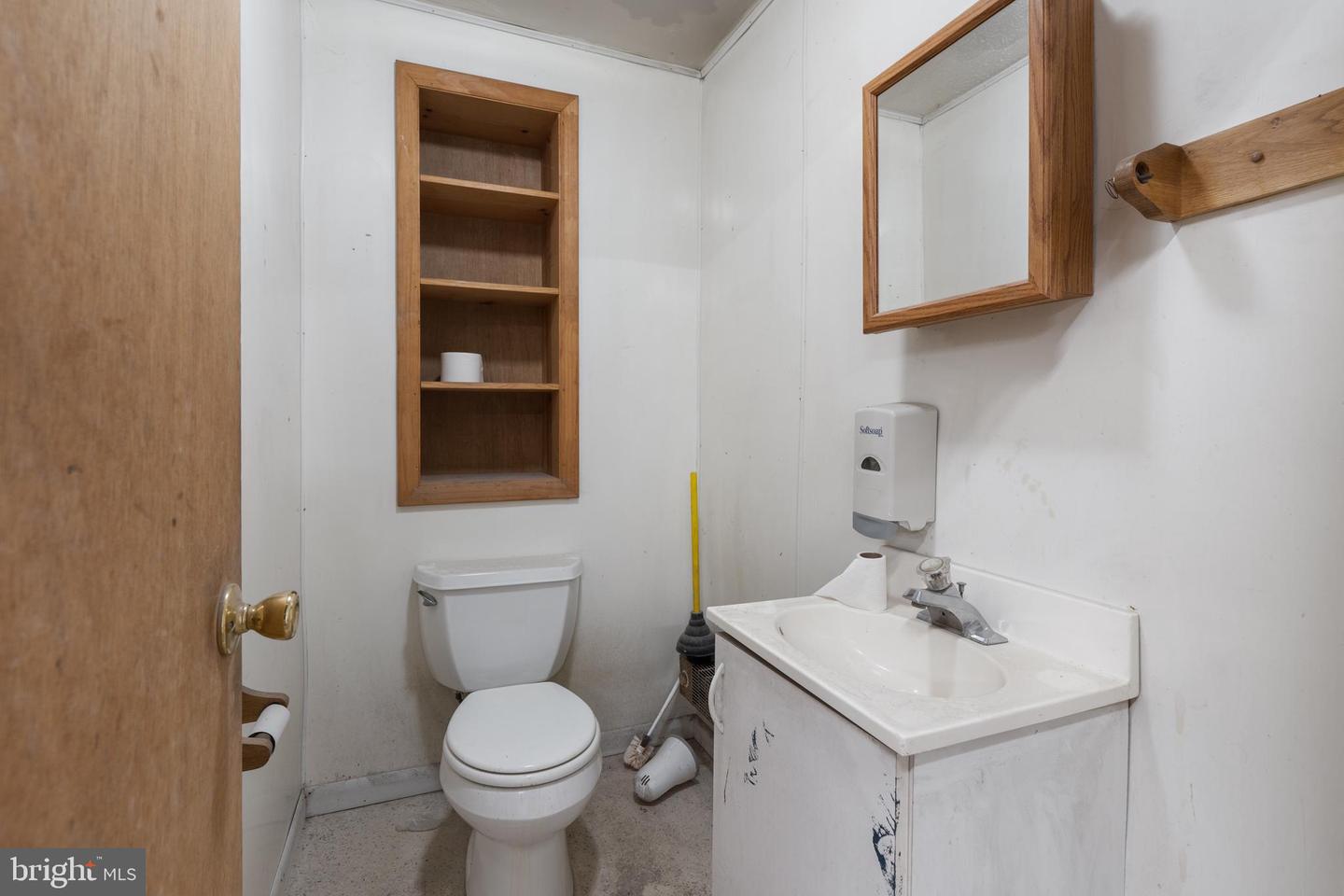 400 Branch Rd Property Photo 12
