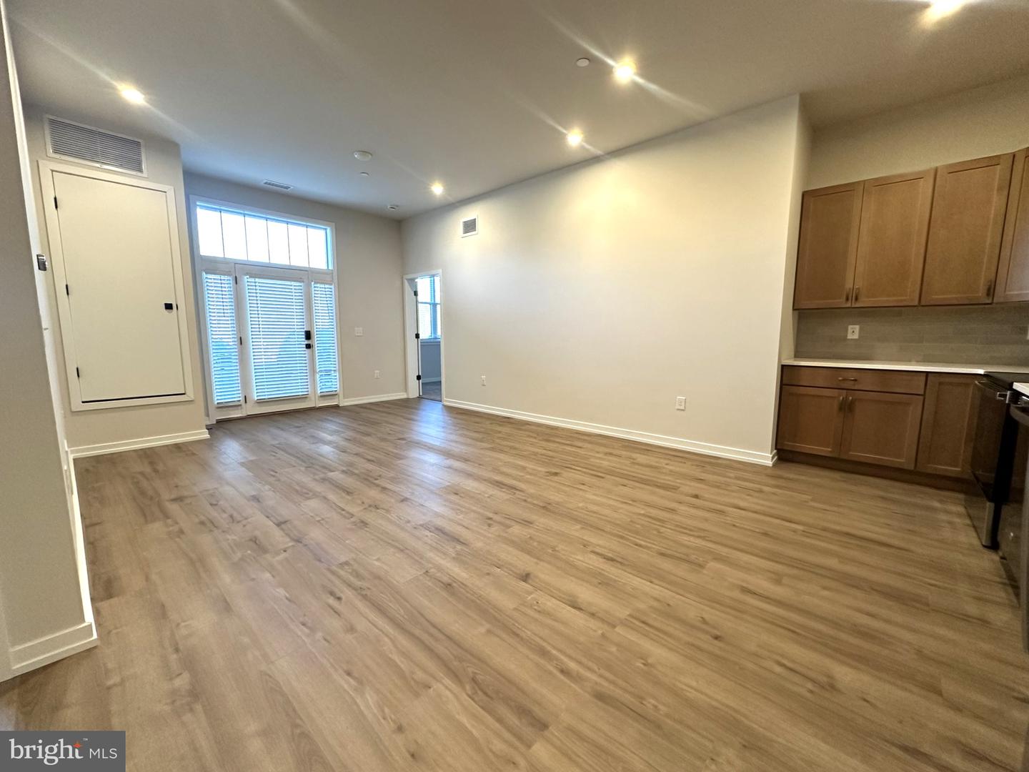 409 W Butler Ave #106 Property Photo 5