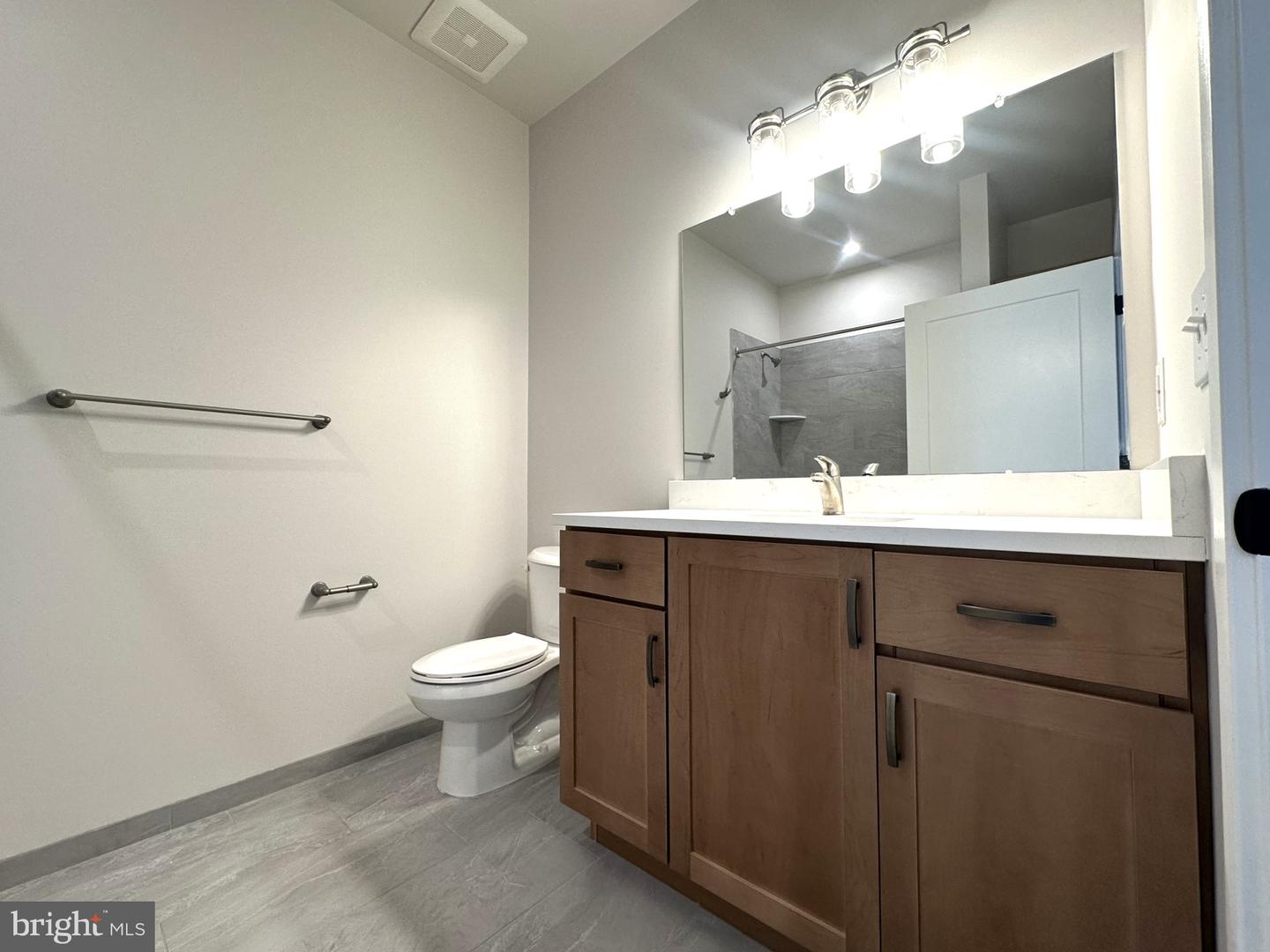 409 W Butler Ave #218 Property Photo 16