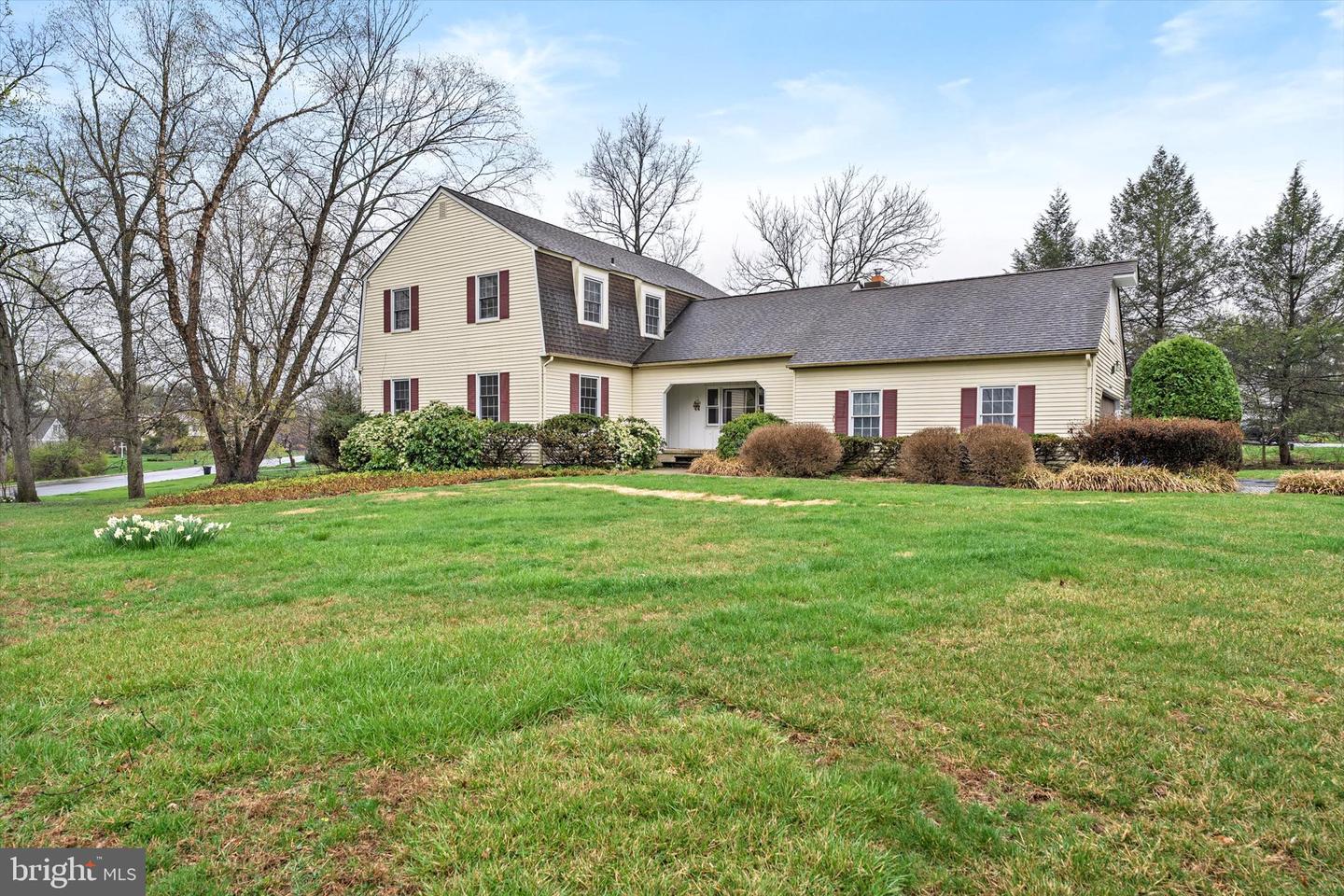 106 Crestwood Rd Property Photo 1