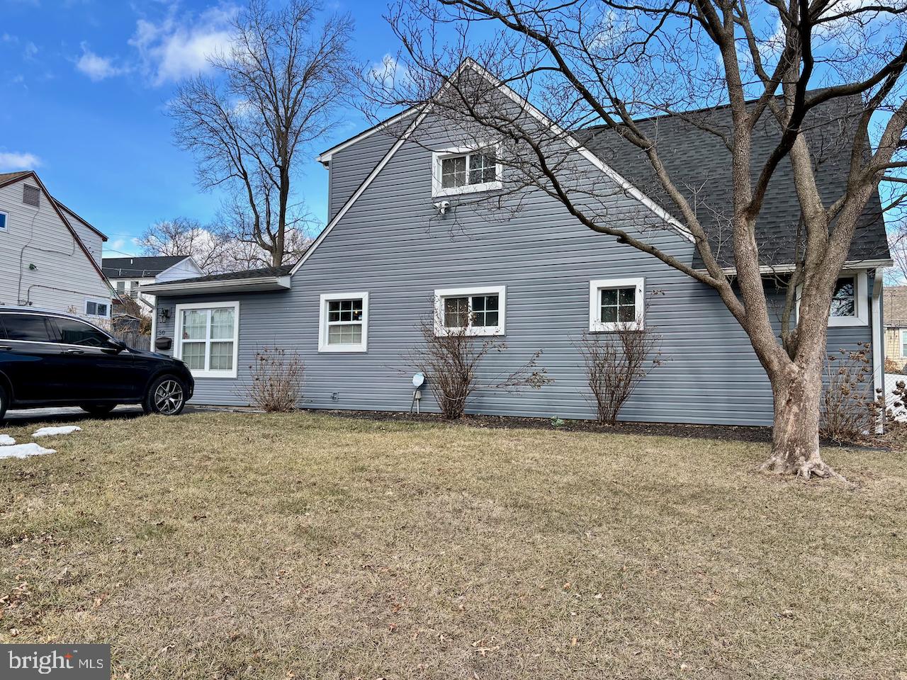 50 Hawthorne Ln Property Photo