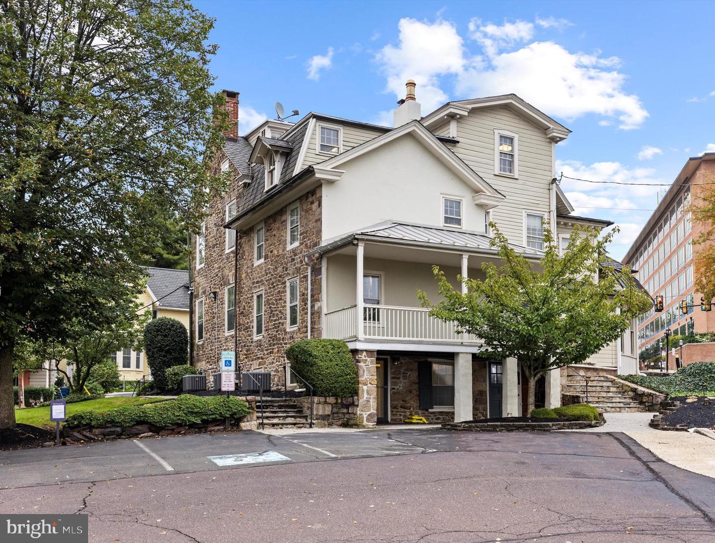 152 N Main St #2-a Property Photo 4