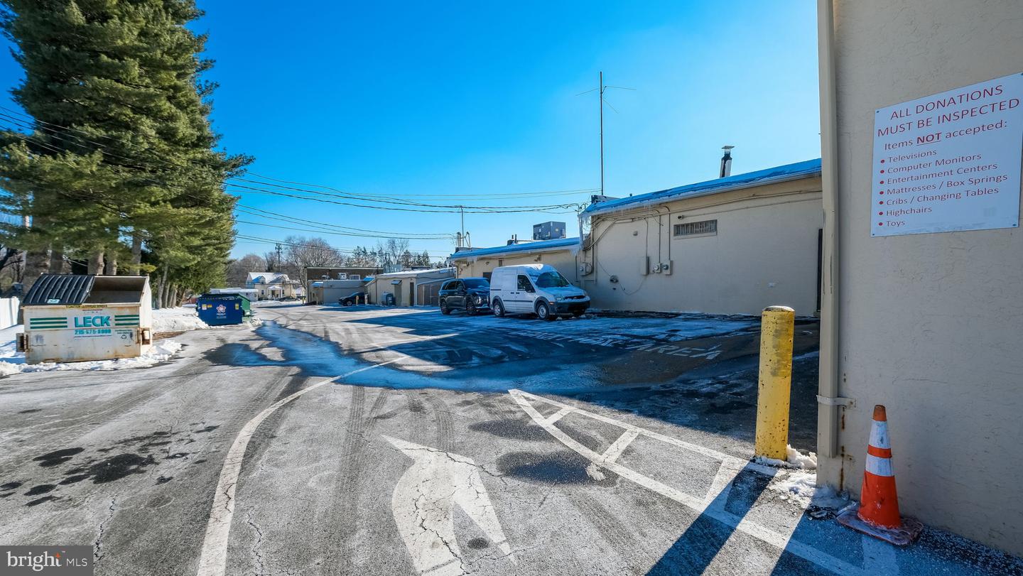 471 E County Line Rd Property Photo 18